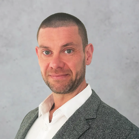 Steven Bell RED (WEB)